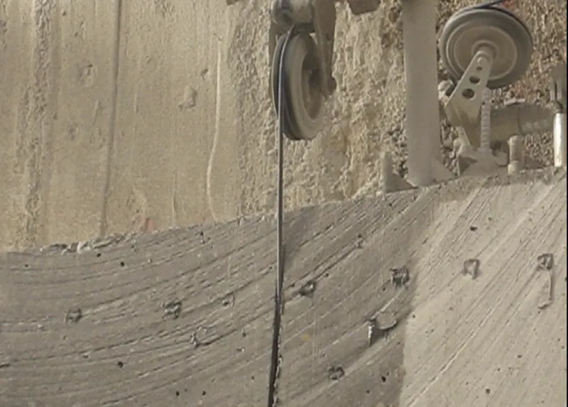 Vertical cutting ongoing for a whaler beam using HILTI wire sawing machine